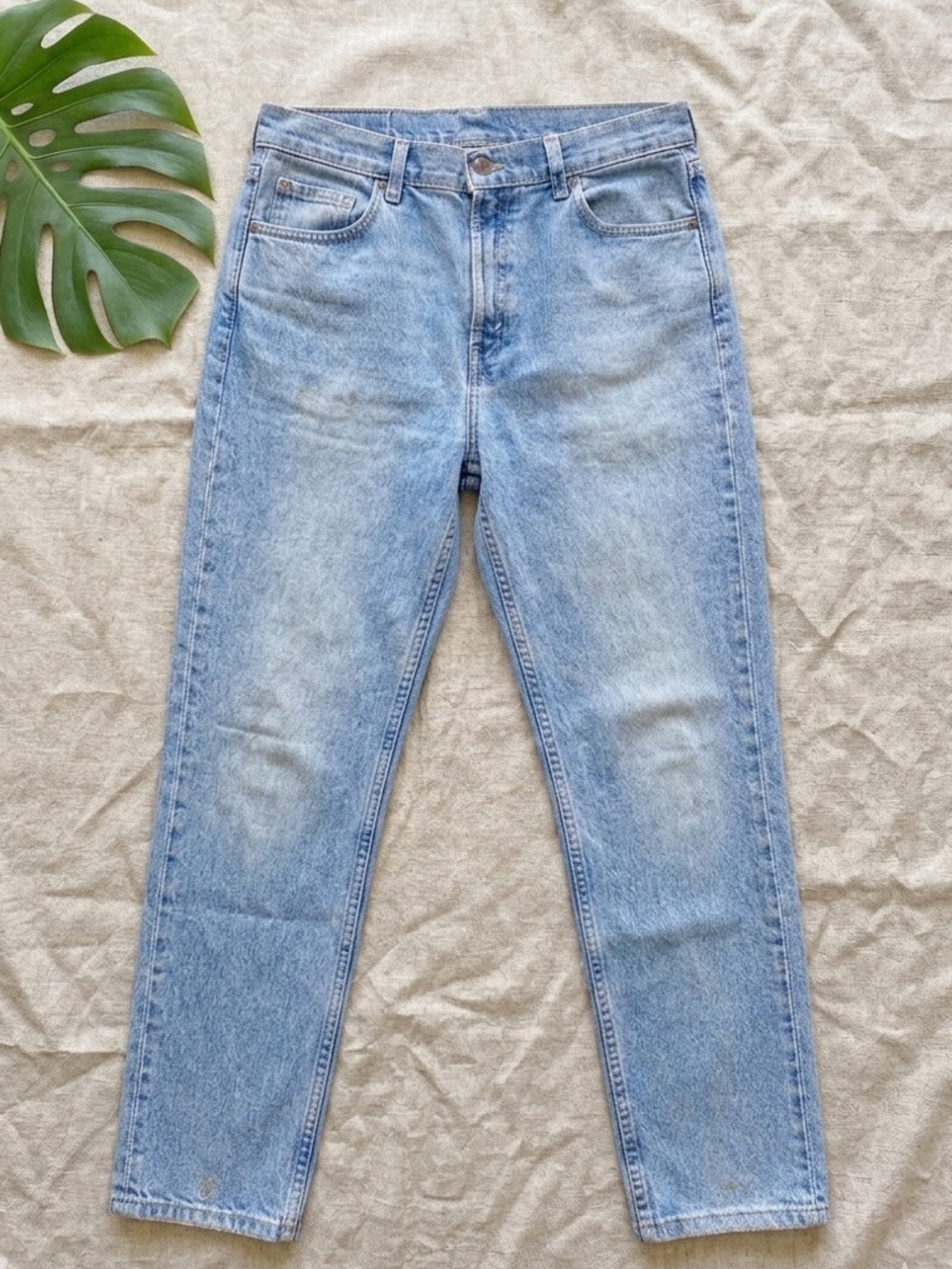 LEVI’S 550 Women’s Relaxed Fit Tapered Leg Jeans - Light Wash Vintage Denim